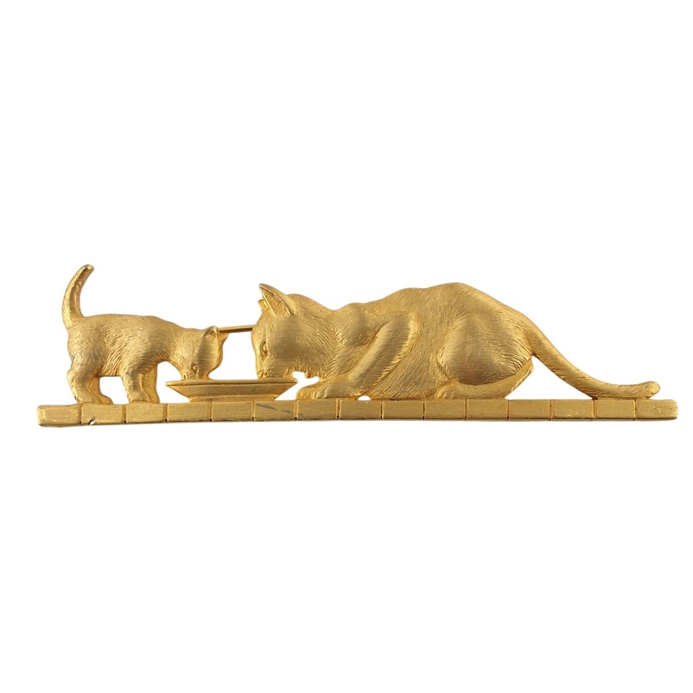 Vintage JJ Jonette Jewelry Cat and Kitten Eating Gold Tone Brooch Pin 3.5"